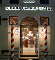 hDIh pXifbNXj DUODO PALACE (DELUXE)