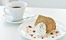 まちカフェ「加賀棒茶のシフォンケーキ」