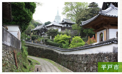 寺院と教会の見える風景