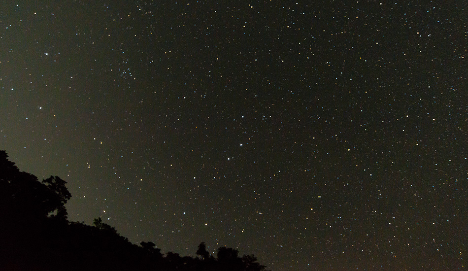 都会では見ることの難しい満天の星空