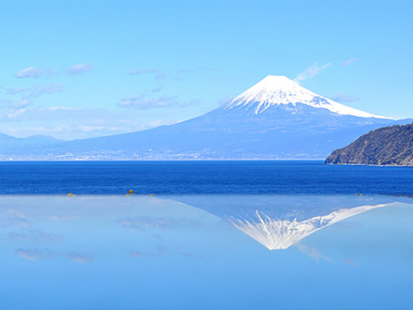 世界遺産　富士山を望む宿　富岳群青