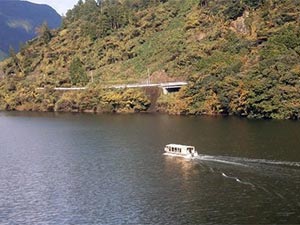 遊覧船「遊湖」~クルージング~