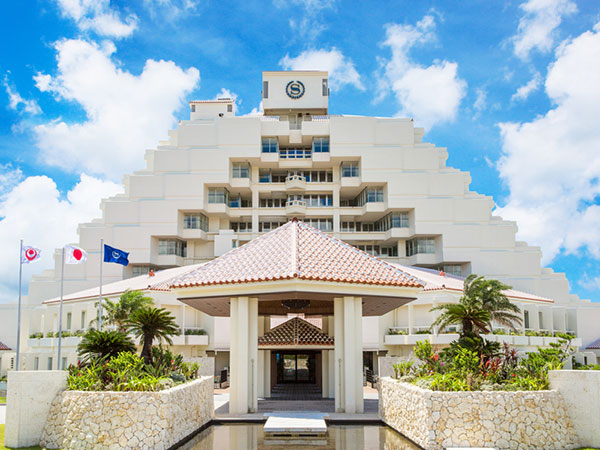 シェラトン沖縄サンマリーナリゾート（旧：サンマリーナホテル）