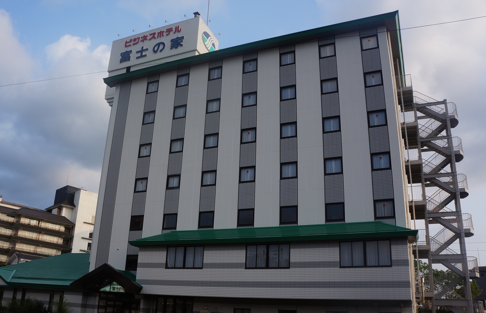 ビジネスホテル　富士の家