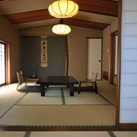Budget Japanese-Style Room