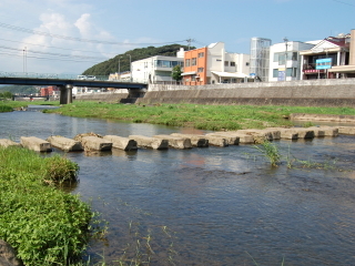 本明川 飛び石