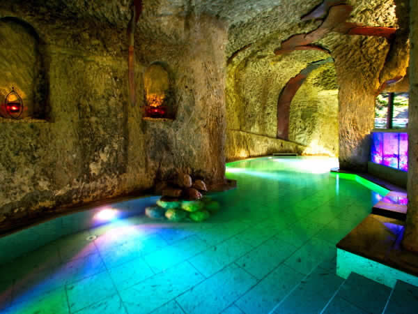 洞窟風呂の宿　百楽荘