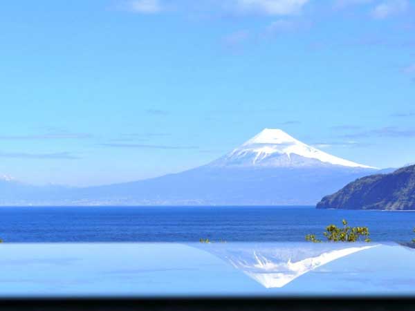 世界遺産　富士山を望む宿　富岳群青