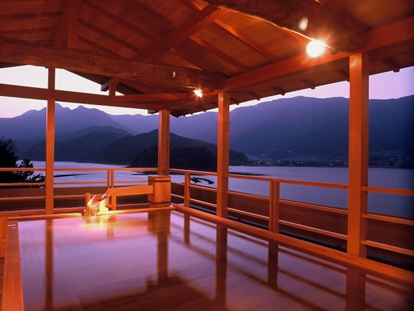 富士河口湖温泉　若草の宿　丸栄