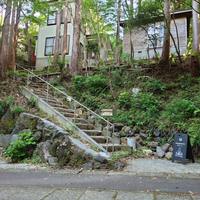自然に囲まれた癒し空間の貸し切り別荘(源泉100%かけ流し温泉付き)/民泊