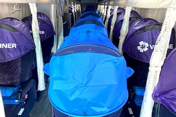 全車女性専用！中央座席には顔を隠せるシートキャノピーも完備