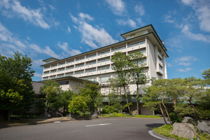 なばなの里周辺でカップルに人気の温泉付ホテル だれどこ