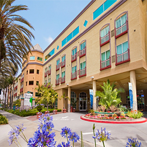 DESERT　PALMS　HOTEL　AND　SUITES