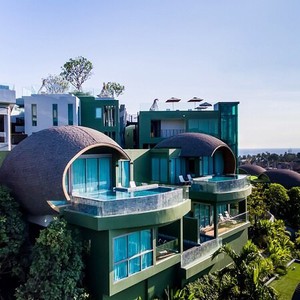 CREST　RESORT　AND　POOL　VILLAS