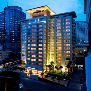 COURTYARD　BY　MARRIOTT　BANGKOK