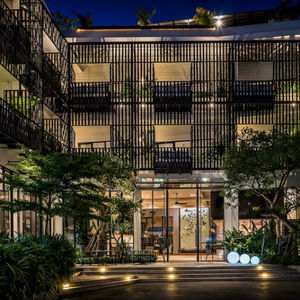 THE　AVIARY　HOTEL