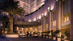 OMNI　LOS　ANGELES　HOTEL　AT　CALIFORNIA　PLAZA
