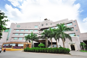 LAKE　SIDE　HOTEL