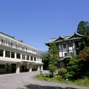 関東で有形登録文化財になっている古い温泉旅館を教えてください