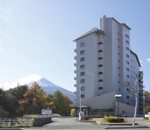 富士急ハイランドの近くの格安ホテル だれどこ