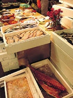 八戸市営魚菜小売市場・写真
