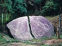天乃石立神社の一刀石・写真