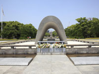 原爆死没者慰霊碑（広島平和都市記念碑）・写真
