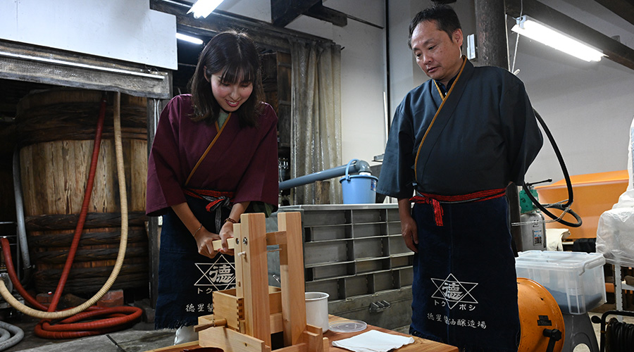 醤油蔵見学とマイ醤油づくり（みたらし団子付き