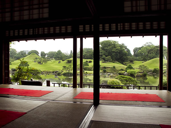 創建は戦国時代！由緒ある建物で一休み