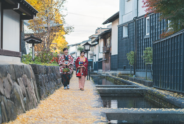 瀬戸川と白壁土蔵街