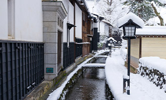 瀬戸川と白壁土蔵街