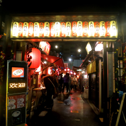 函館駅前の屋台村 大門横丁