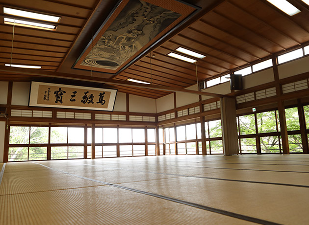 天武天皇の「夢見の桜」のもとに開かれた櫻本坊