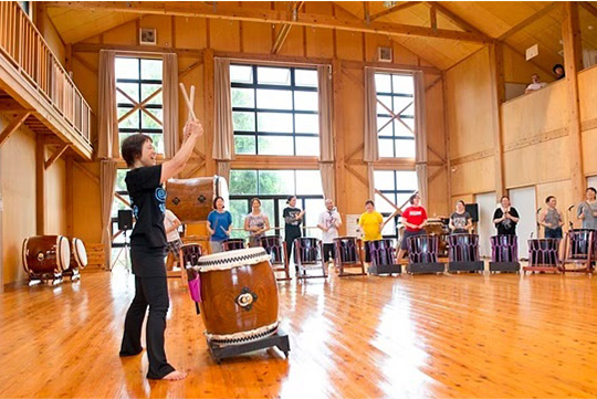 世界的な人気を誇る太鼓芸能集団  「鼓童（KODO）」のスタッフが 教える太鼓体験