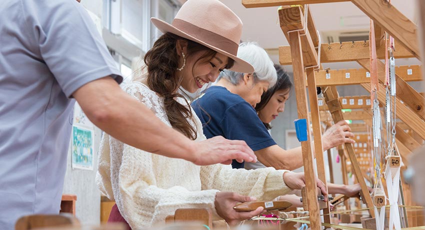 国指定重要無形文化財の「久米島紬」を織る！