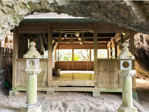 山を登った先にある秘境神社 権現岳神社