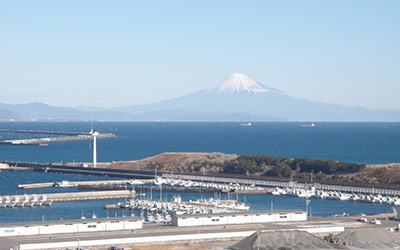 御前崎港からの富士山（御前崎市）