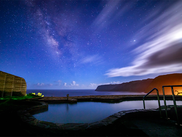 露天風呂温泉から見える星空