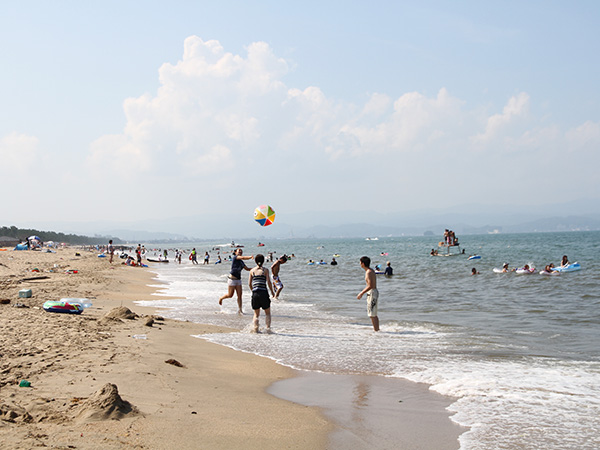 氷見市の近郊 夏の海