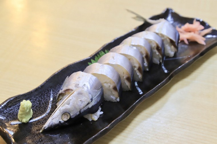 新宮市の名物さんま寿司