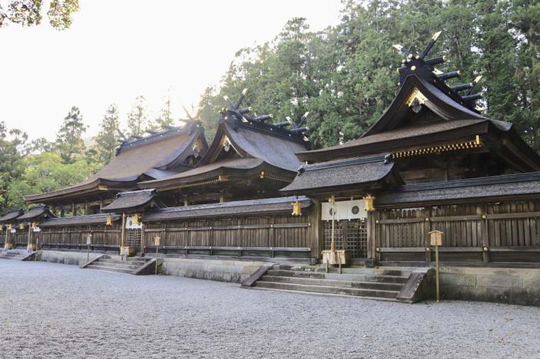 熊野本宮大社の檜皮葺(ひわだぶき)の屋根