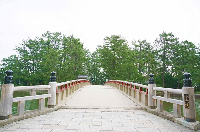 珍しい廻旋橋として知られる小天橋