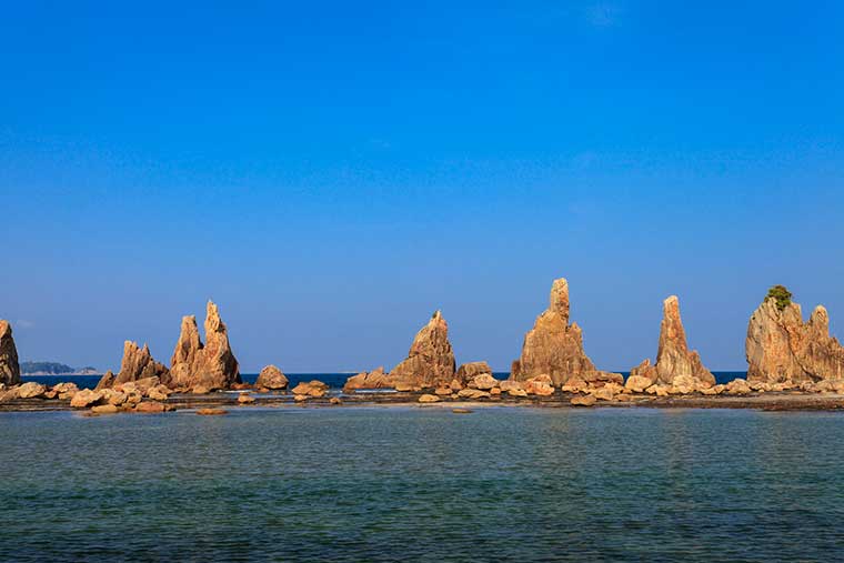 橋杭岩