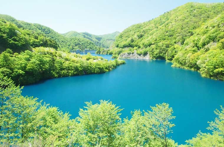 奥四万湖(四万川ダム)