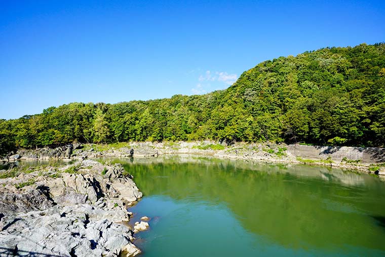 絶景の渓谷 渓流30選 日本の美しい川で夏の行楽や秋の紅葉狩りを楽しもう 楽天トラベル