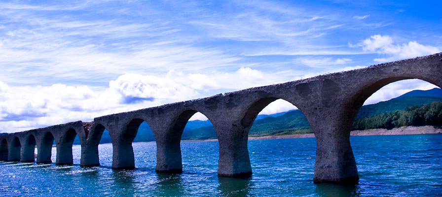 タウシュベツ川橋梁(北海道)