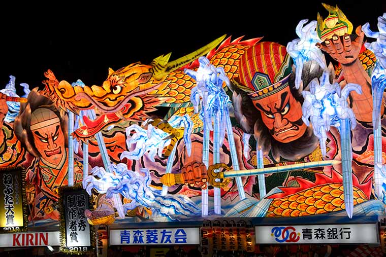 五能線沿線「青森駅」ねぷた祭り リゾートしらかみ
