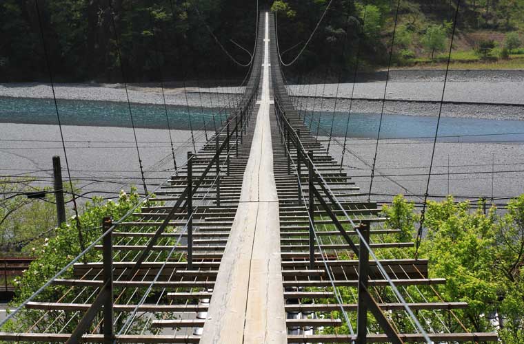 スリリングな絶景 歩いて渡れるおすすめ吊り橋15選 楽天トラベル