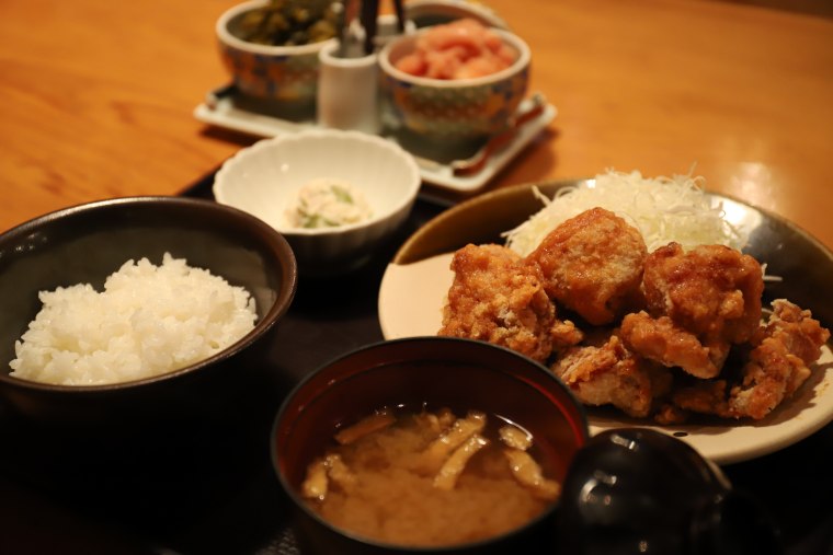 鶏の唐揚げめんたい風味定食