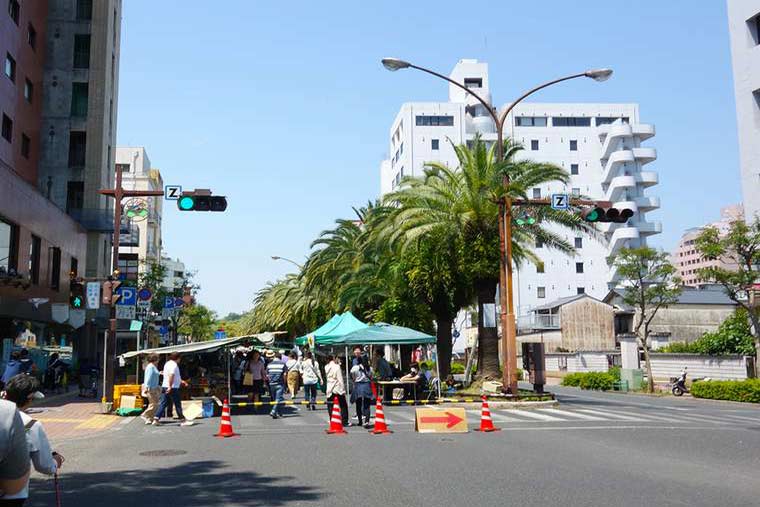 高知名物の「日曜市」